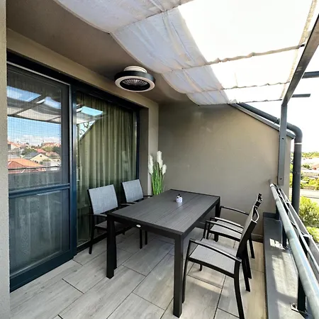 아파트 Onyx 2 Haloszobas Privat Finn Szaunaval Es 2 Fuerdoszobaval 케츨리